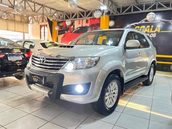 TOYOTA HILUX SW4 3.0 SRV 4X4 7 LUGARES 16V TURBO INTERCOOLER DIESEL 4P AUTOMÁTICO